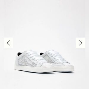 P448 John Fiore Sneakers
